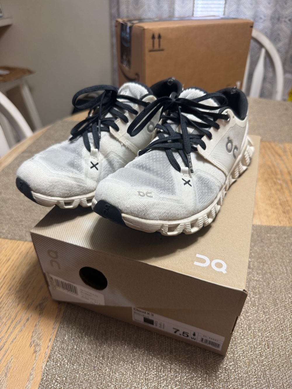 On Cloud Shoes - Cloud X 3 - Women’s size 7.5 - white and black